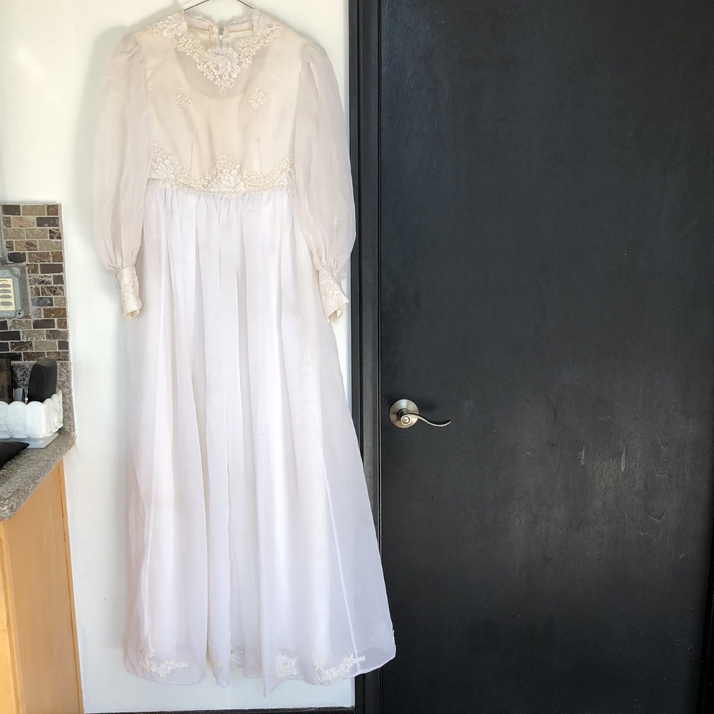 Antique Edwardian White Tea Gown View 4